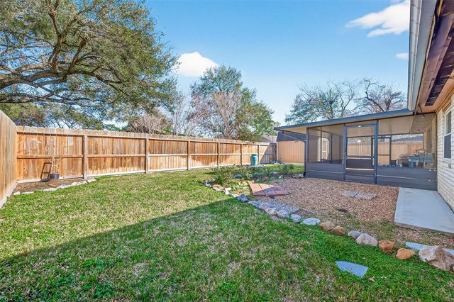 1142 Pinecroft Drive, Sugar Land, TX 77498