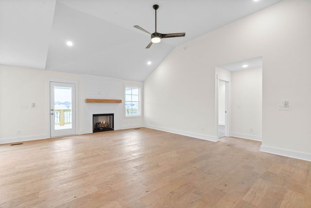 907 Bankside Dr, Clarksville, TN 37043