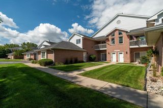 W241N2545 E Parkway Meadow CIRCLE #7, Pewaukee, WI 53072