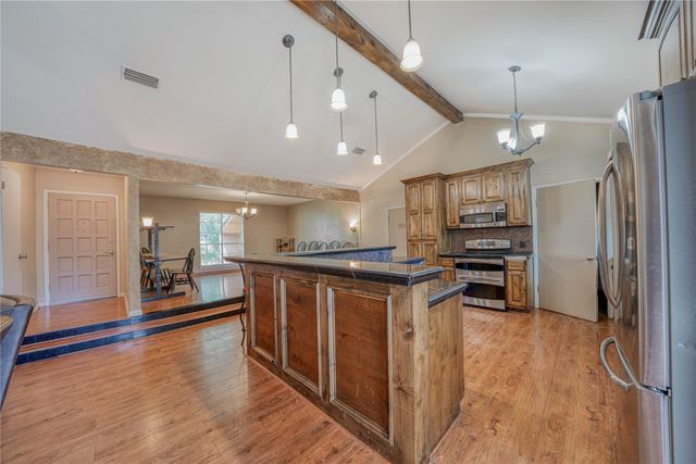 1006 Rikkity Lane, Mt Pleasant, TX 75455