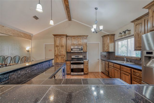 1006 Rikkity Lane, Mt Pleasant, TX 75455