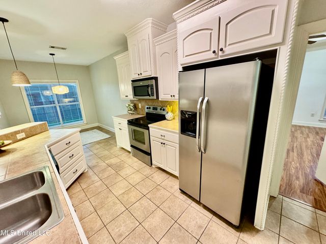 508 Oakleigh Place, Brandon, MS 39047