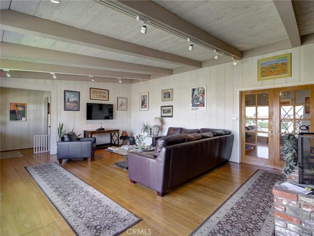 5390 Stillwater Drive, Los Angeles, CA 90008