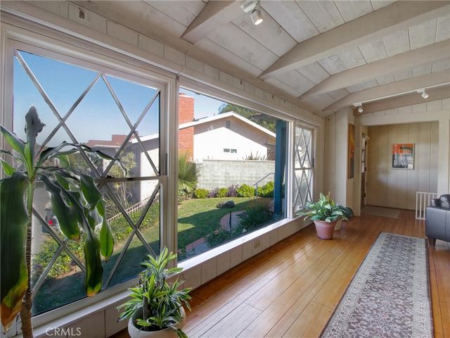 5390 Stillwater Drive, Los Angeles, CA 90008
