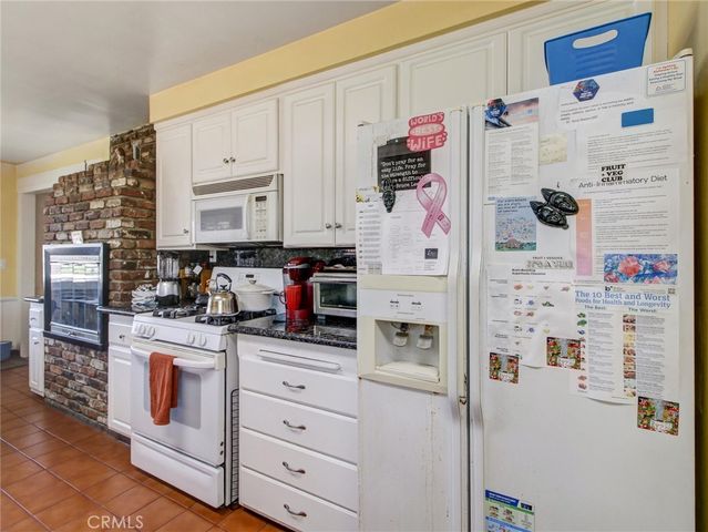 5390 Stillwater Drive, Los Angeles, CA 90008