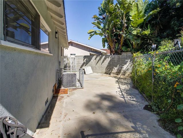 5390 Stillwater Drive, Los Angeles, CA 90008