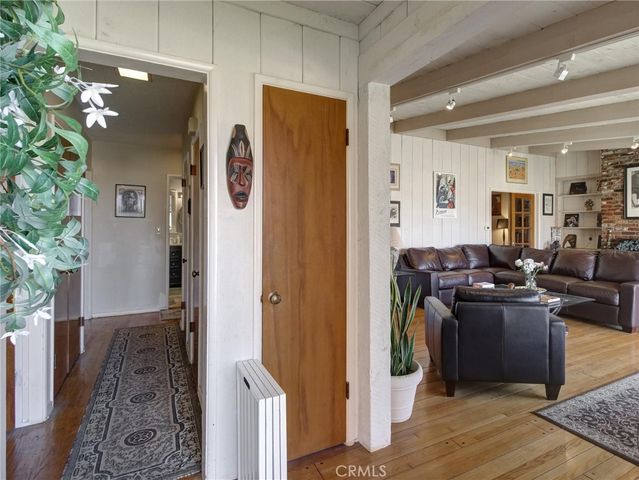 5390 Stillwater Drive, Los Angeles, CA 90008