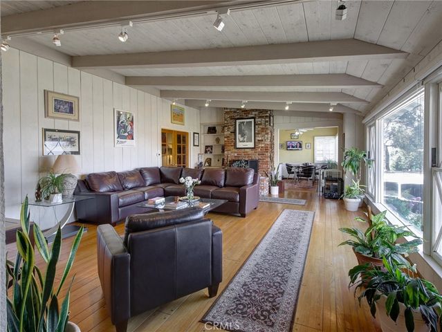 5390 Stillwater Drive, Los Angeles, CA 90008