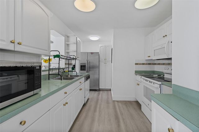 9864 SW 26th Ter, Miami, FL 33165