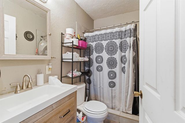 1446 Rhode Island Ave, Stockton, CA 95205