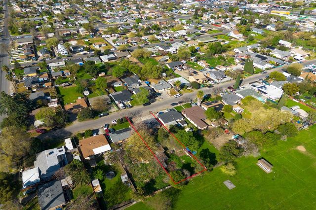 1446 Rhode Island Ave, Stockton, CA 95205