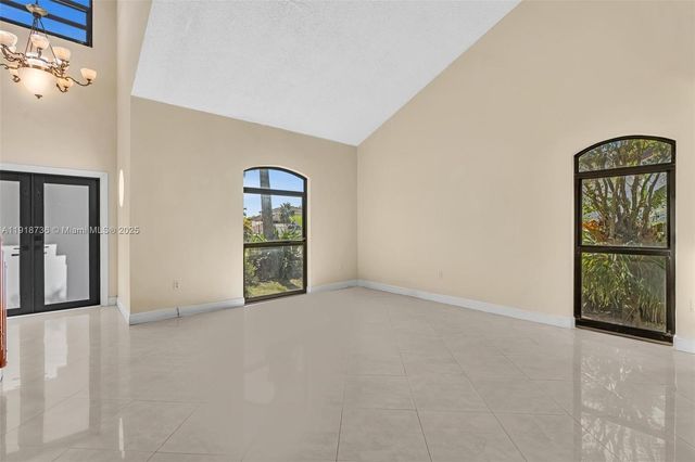 8249 NW 200th Ter, Hialeah, FL 33015