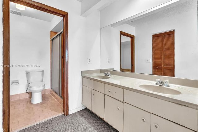 8249 NW 200th Ter, Hialeah, FL 33015