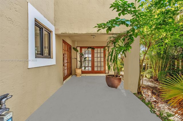 8249 NW 200th Ter, Hialeah, FL 33015