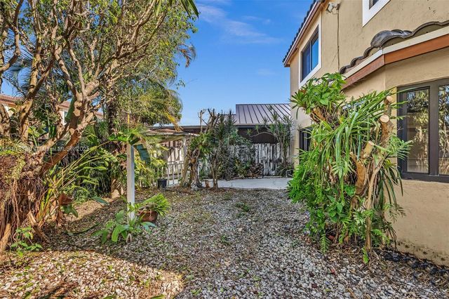 8249 NW 200th Ter, Hialeah, FL 33015