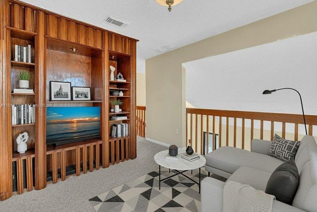 8249 NW 200th Ter, Hialeah, FL 33015