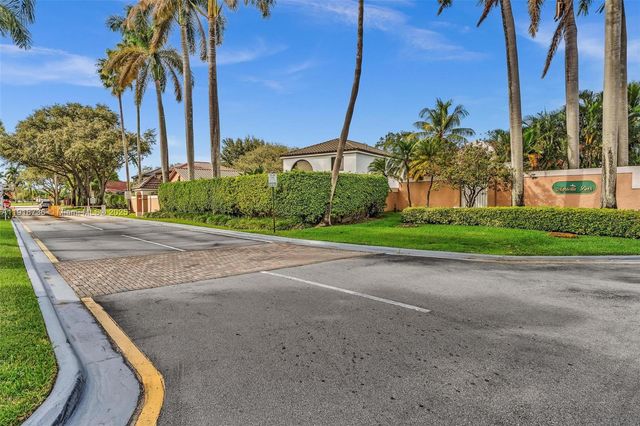 8249 NW 200th Ter, Hialeah, FL 33015