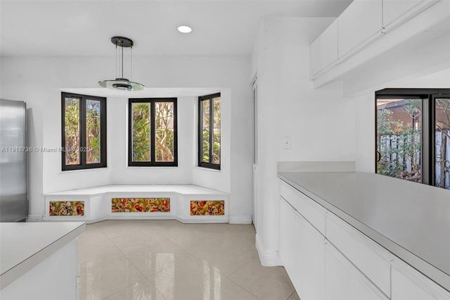 8249 NW 200th Ter, Hialeah, FL 33015