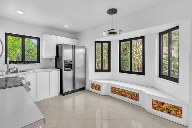 8249 NW 200th Ter, Hialeah, FL 33015