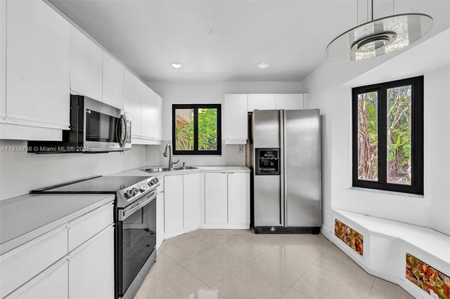 8249 NW 200th Ter, Hialeah, FL 33015