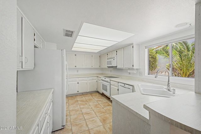26413 S SHERBROOK Drive, Sun Lakes, AZ 85248