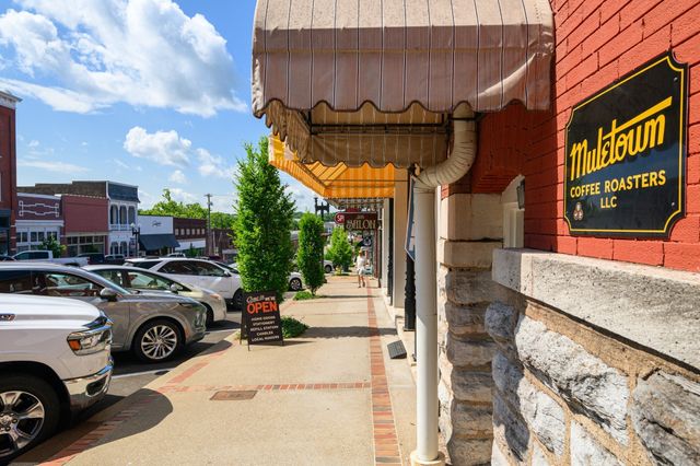 835 Drivers Cir, Columbia, TN 38401