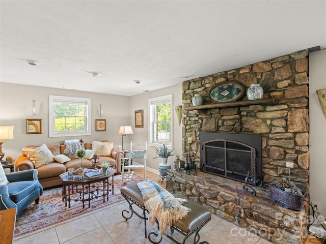 20 S Oak Forest Drive, Asheville, NC 28803