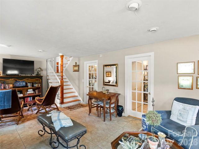 20 S Oak Forest Drive, Asheville, NC 28803