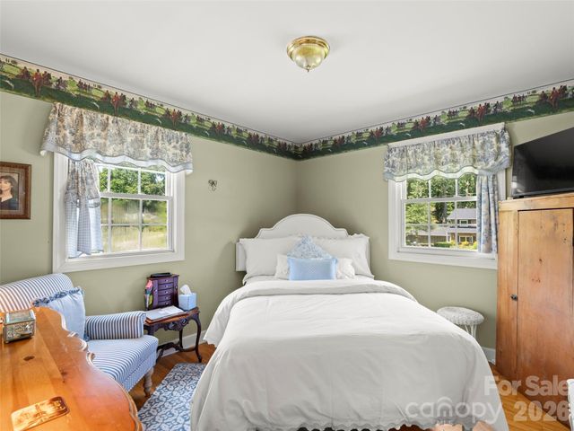 20 S Oak Forest Drive, Asheville, NC 28803