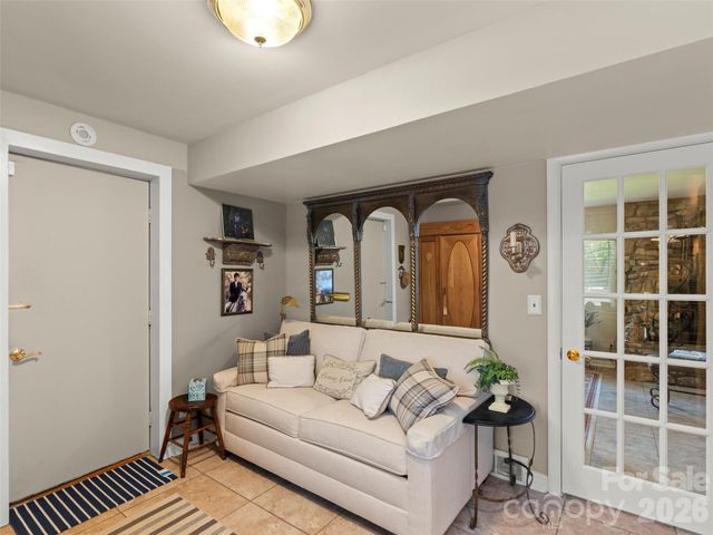 20 S Oak Forest Drive, Asheville, NC 28803