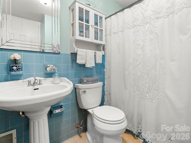 20 S Oak Forest Drive, Asheville, NC 28803
