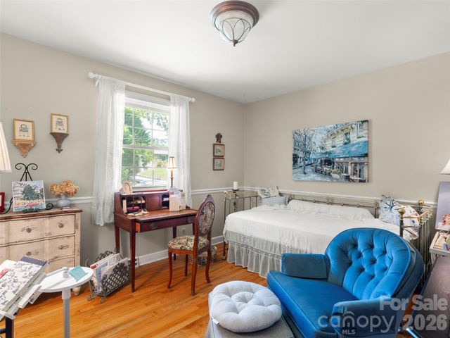 20 S Oak Forest Drive, Asheville, NC 28803