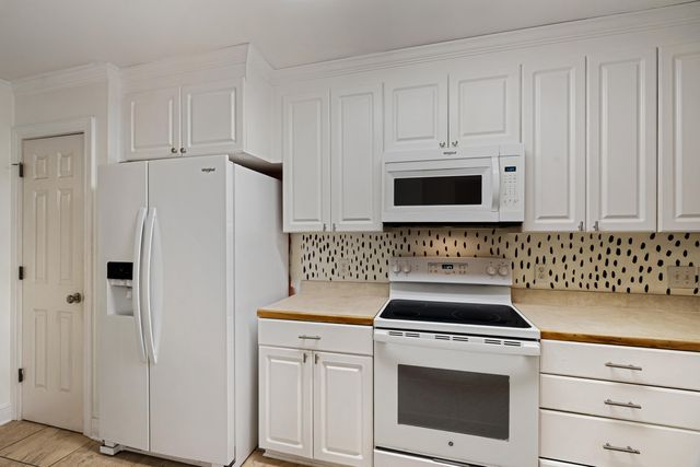 308 Sweetwater Ln., Hattiesburg, MS 39402