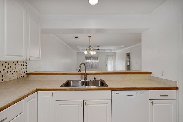 308 Sweetwater Ln., Hattiesburg, MS 39402