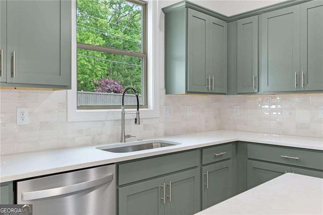 982 Homepark Circle, Buford, GA 30518