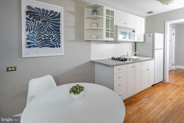 25 PALMER SQUARE W #I, Princeton, NJ 08542