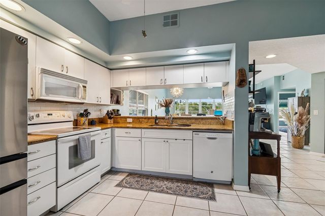 6499 99TH WAY N 18B, St Petersburg, FL 33708