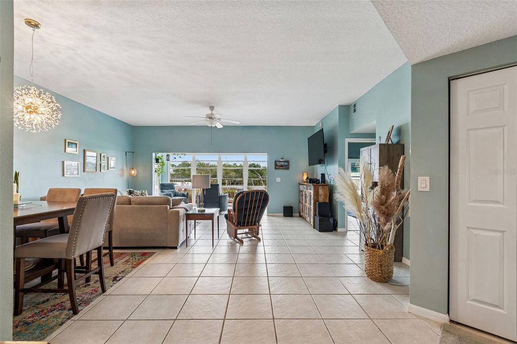 Image 14 of property listing at 6499 99TH WAY N 18B, St Petersburg, FL 33708