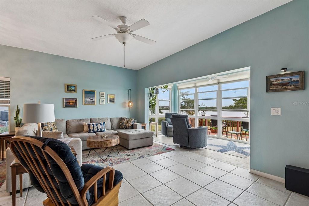 Image 19 of property listing at 6499 99TH WAY N 18B, St Petersburg, FL 33708