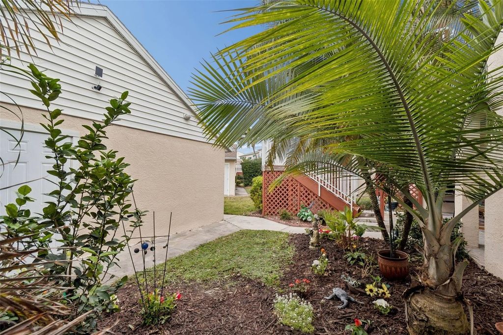 Image 3 of property listing at 6499 99TH WAY N 18B, St Petersburg, FL 33708