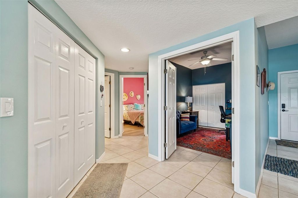 Image 37 of property listing at 6499 99TH WAY N 18B, St Petersburg, FL 33708