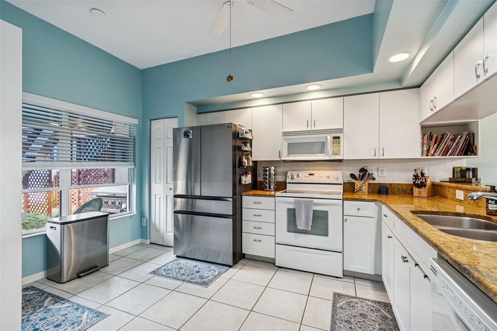 Image 8 of property listing at 6499 99TH WAY N 18B, St Petersburg, FL 33708