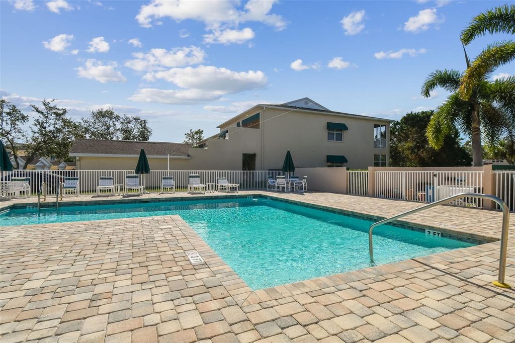 Image 75 of property listing at 6499 99TH WAY N 18B, St Petersburg, FL 33708