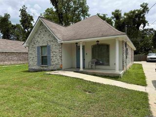 1737 Ravier Ln, Sunshine, LA 70780