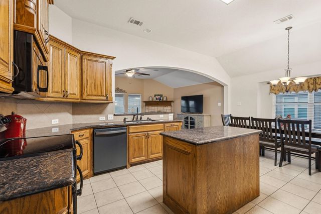 6810 Volunteer Drive, Greenville, TX 75402