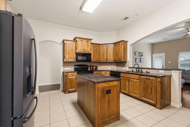 6810 Volunteer Drive, Greenville, TX 75402