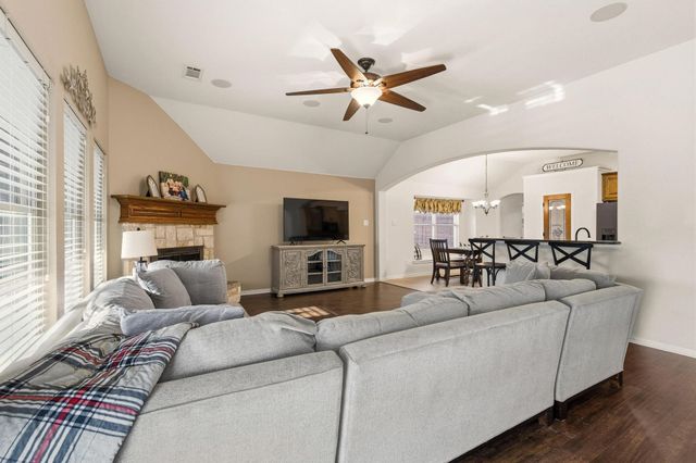 6810 Volunteer Drive, Greenville, TX 75402