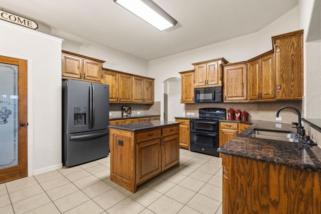 6810 Volunteer Drive, Greenville, TX 75402