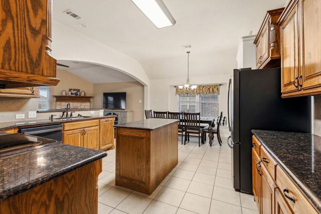 6810 Volunteer Drive, Greenville, TX 75402