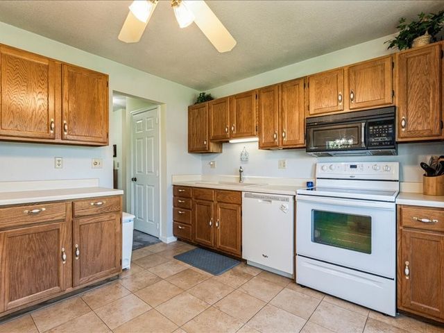 3608 Foxborough Terrace NE B, Cedar Rapids, IA 52402